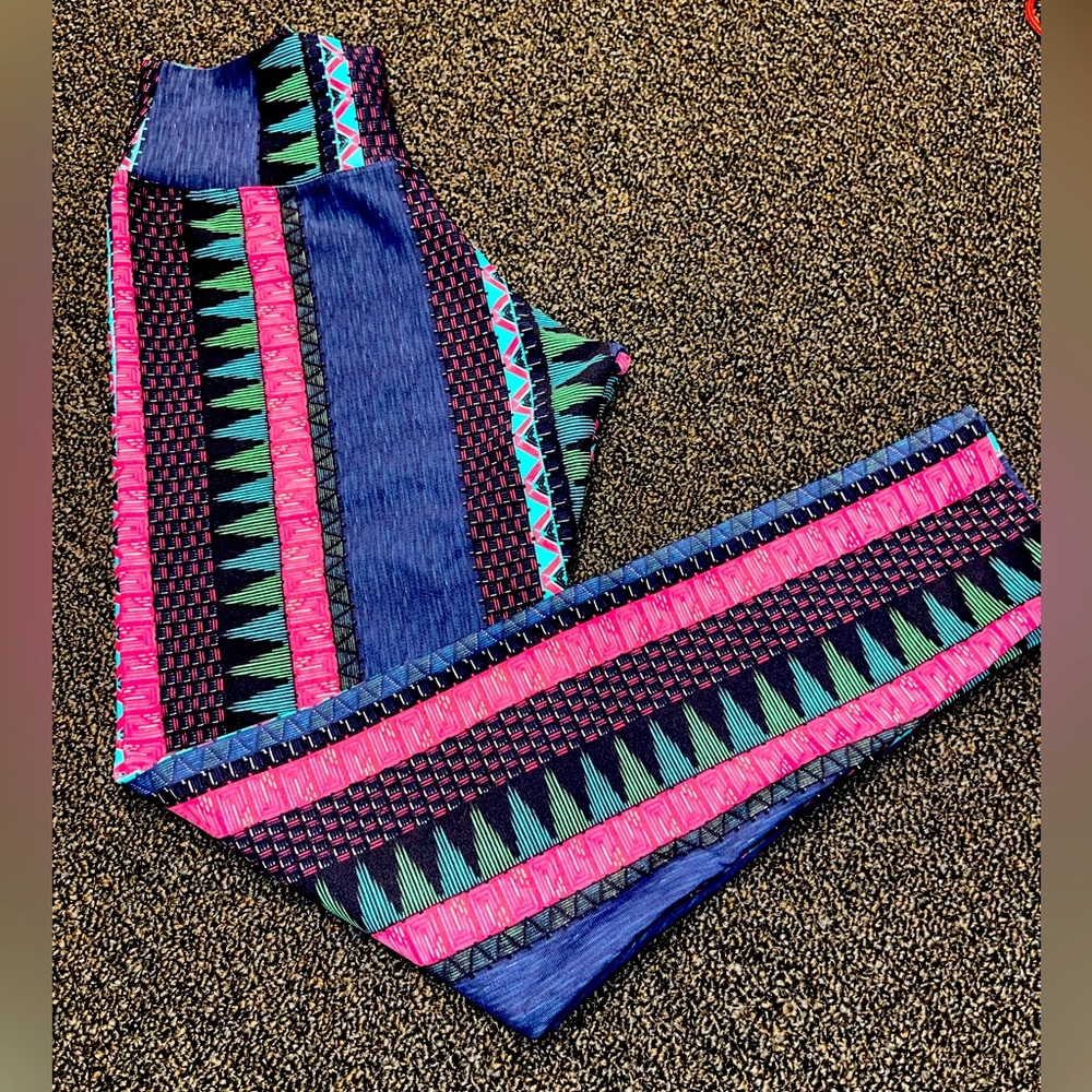 Liquido leggings stripe unique rare find!